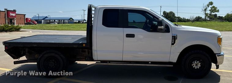 image for item EJ4757 2017 Ford F250 Super Duty XL SuperCab flatbed pickup truck