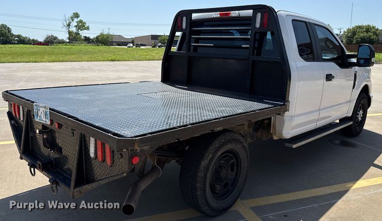 image for item EJ4757 2017 Ford F250 Super Duty XL SuperCab flatbed pickup truck