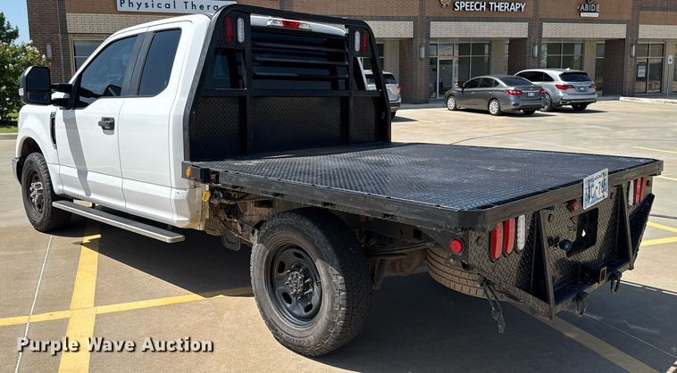 image for item EJ4757 2017 Ford F250 Super Duty XL SuperCab flatbed pickup truck