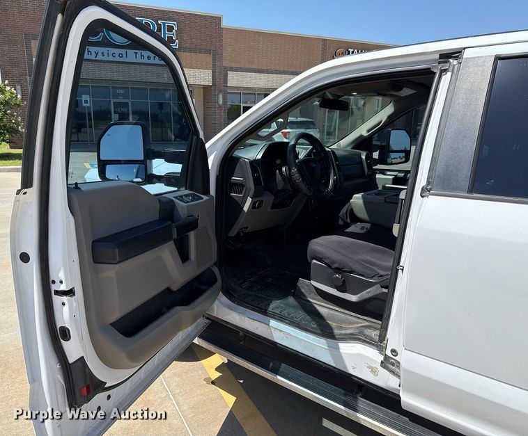 image for item EJ4757 2017 Ford F250 Super Duty XL SuperCab flatbed pickup truck