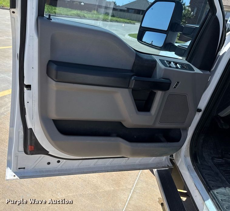 image for item EJ4757 2017 Ford F250 Super Duty XL SuperCab flatbed pickup truck