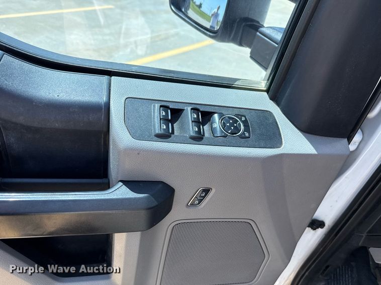 image for item EJ4757 2017 Ford F250 Super Duty XL SuperCab flatbed pickup truck