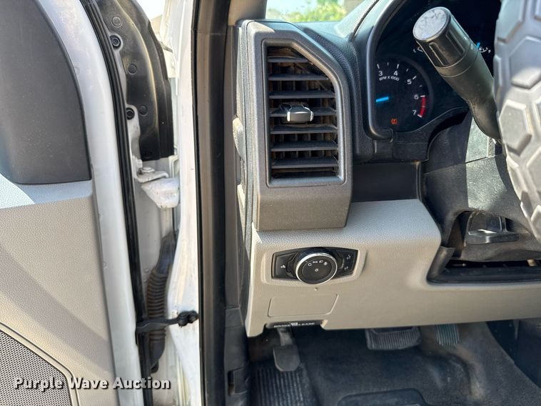 image for item EJ4757 2017 Ford F250 Super Duty XL SuperCab flatbed pickup truck