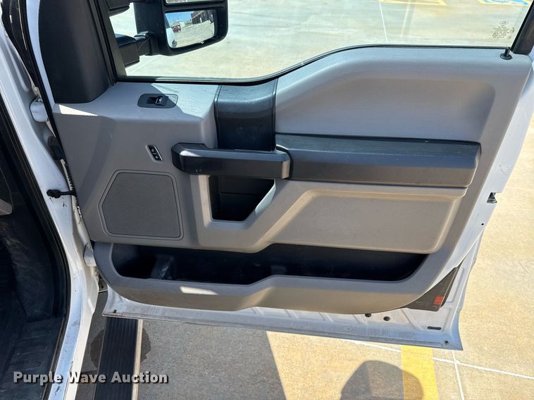 image for item EJ4757 2017 Ford F250 Super Duty XL SuperCab flatbed pickup truck