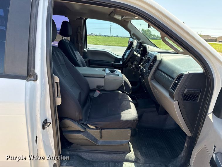 image for item EJ4757 2017 Ford F250 Super Duty XL SuperCab flatbed pickup truck