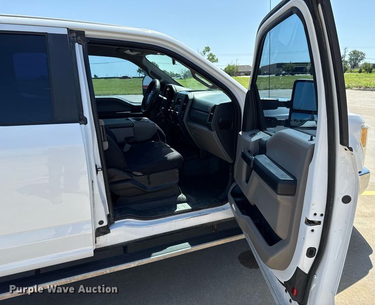 image for item EJ4757 2017 Ford F250 Super Duty XL SuperCab flatbed pickup truck