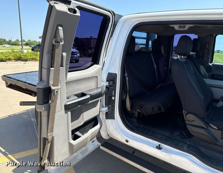 image for item EJ4757 2017 Ford F250 Super Duty XL SuperCab flatbed pickup truck