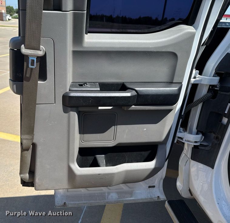 image for item EJ4757 2017 Ford F250 Super Duty XL SuperCab flatbed pickup truck