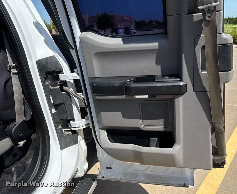 image for item EJ4757 2017 Ford F250 Super Duty XL SuperCab flatbed pickup truck