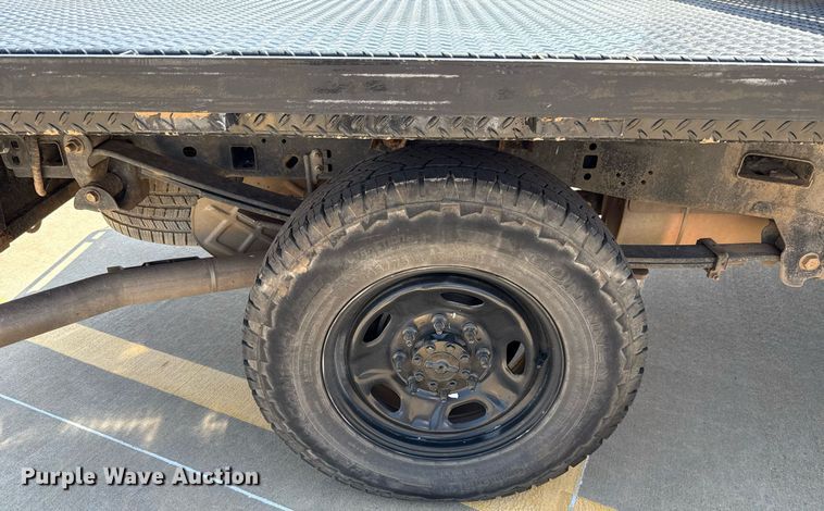 image for item EJ4757 2017 Ford F250 Super Duty XL SuperCab flatbed pickup truck