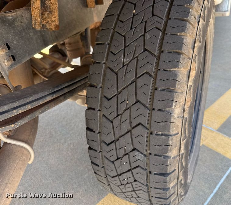 image for item EJ4757 2017 Ford F250 Super Duty XL SuperCab flatbed pickup truck