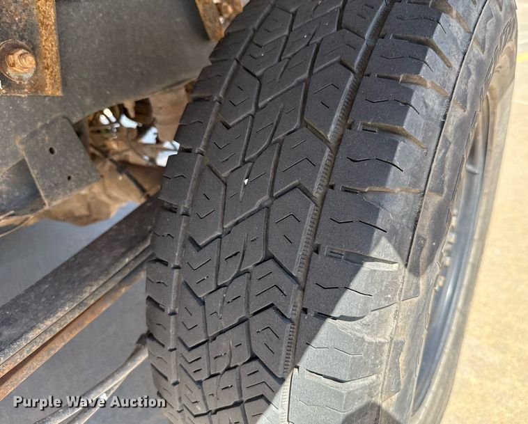 image for item EJ4757 2017 Ford F250 Super Duty XL SuperCab flatbed pickup truck