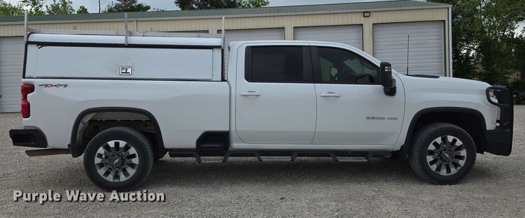 image for item EJ7546 2020 Chevrolet Silverado 2500HD Crew Cab pickup truck