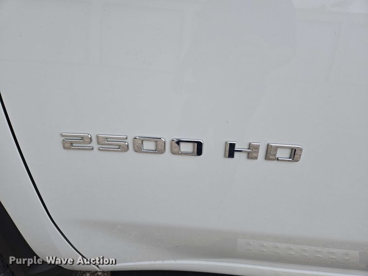 image for item EJ7546 2020 Chevrolet Silverado 2500HD Crew Cab pickup truck