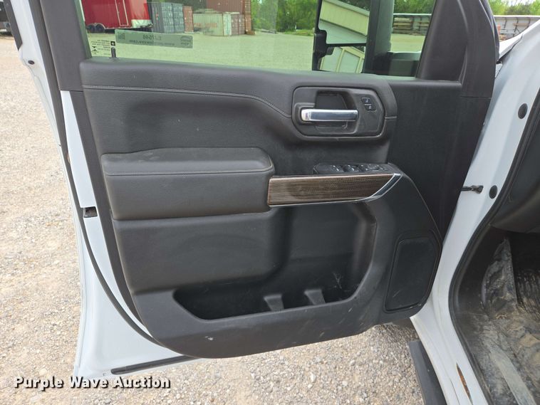 image for item EJ7546 2020 Chevrolet Silverado 2500HD Crew Cab pickup truck