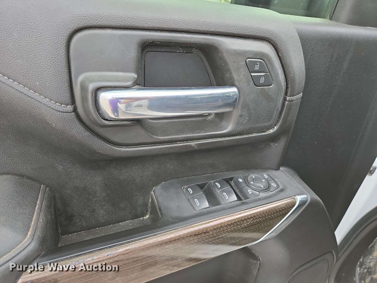 image for item EJ7546 2020 Chevrolet Silverado 2500HD Crew Cab pickup truck