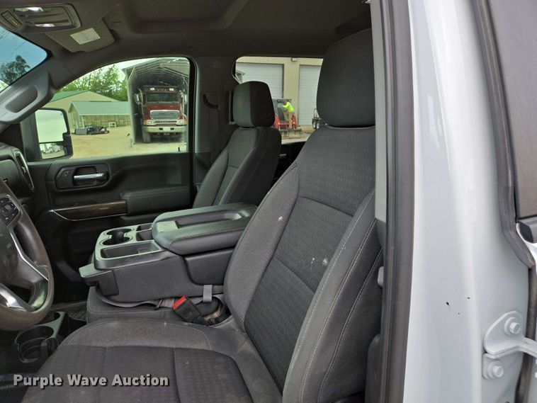 image for item EJ7546 2020 Chevrolet Silverado 2500HD Crew Cab pickup truck