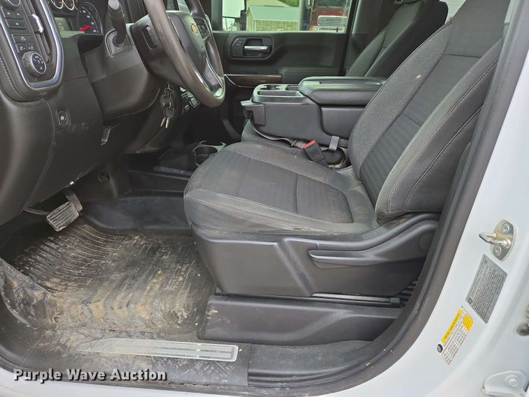 image for item EJ7546 2020 Chevrolet Silverado 2500HD Crew Cab pickup truck