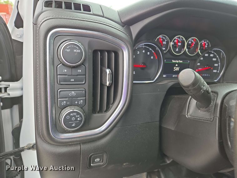 image for item EJ7546 2020 Chevrolet Silverado 2500HD Crew Cab pickup truck