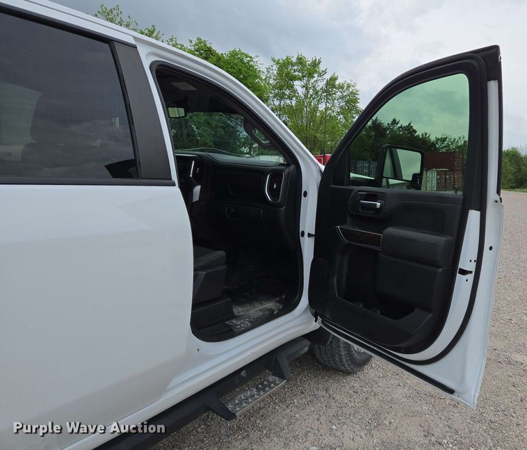 image for item EJ7546 2020 Chevrolet Silverado 2500HD Crew Cab pickup truck