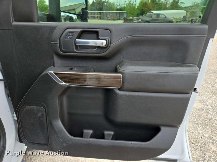 image for item EJ7546 2020 Chevrolet Silverado 2500HD Crew Cab pickup truck