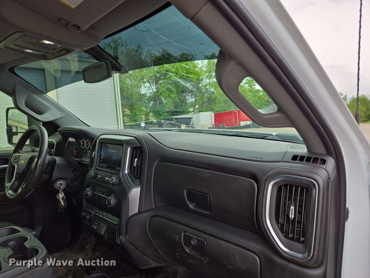 image for item EJ7546 2020 Chevrolet Silverado 2500HD Crew Cab pickup truck