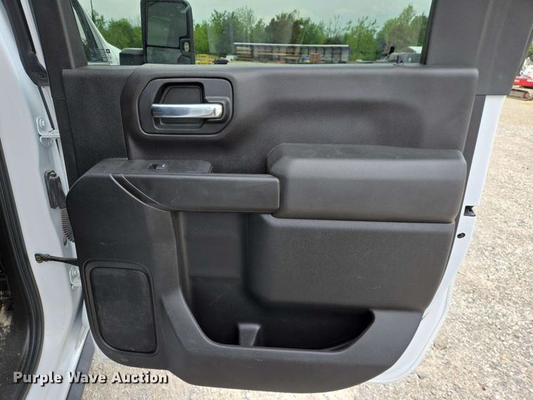 image for item EJ7546 2020 Chevrolet Silverado 2500HD Crew Cab pickup truck