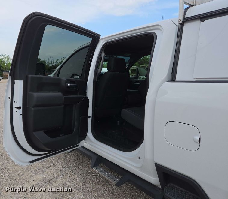 image for item EJ7546 2020 Chevrolet Silverado 2500HD Crew Cab pickup truck