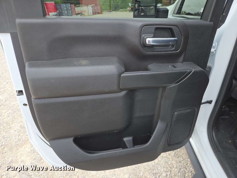 image for item EJ7546 2020 Chevrolet Silverado 2500HD Crew Cab pickup truck