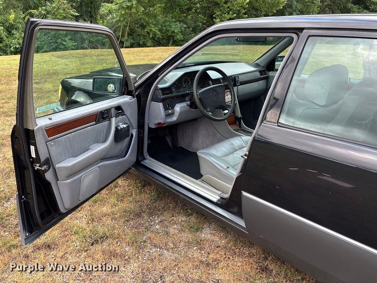 image for item EJ7624 1995 Mercedes-Benz E320 