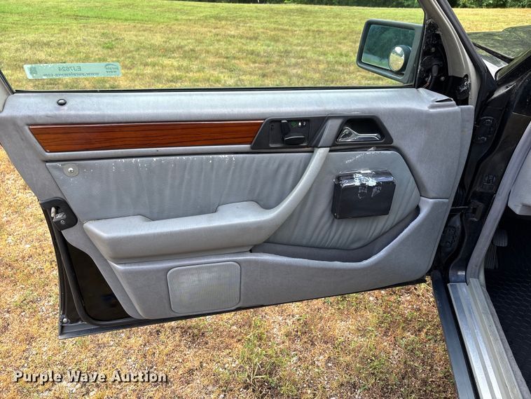 image for item EJ7624 1995 Mercedes-Benz E320 