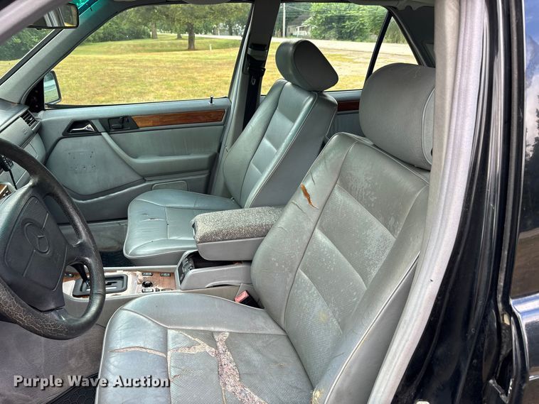 image for item EJ7624 1995 Mercedes-Benz E320 