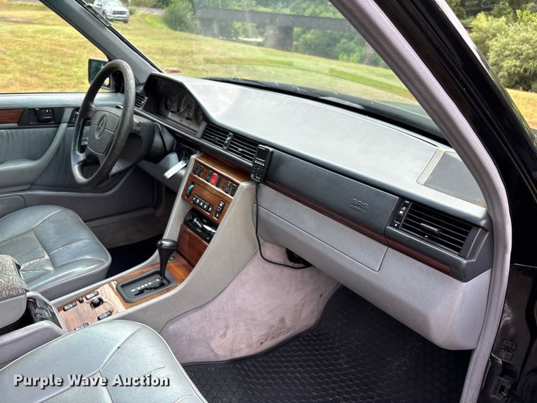 image for item EJ7624 1995 Mercedes-Benz E320 