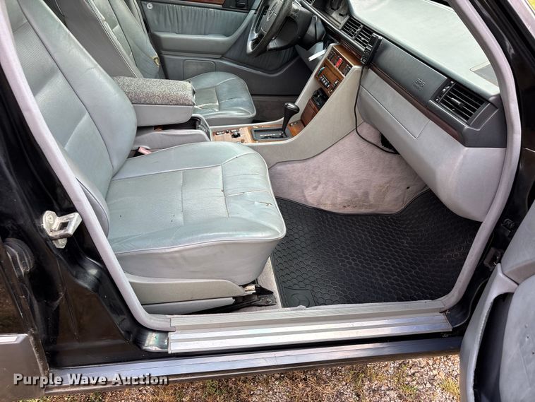 image for item EJ7624 1995 Mercedes-Benz E320 