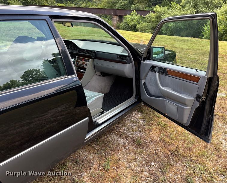 image for item EJ7624 1995 Mercedes-Benz E320 