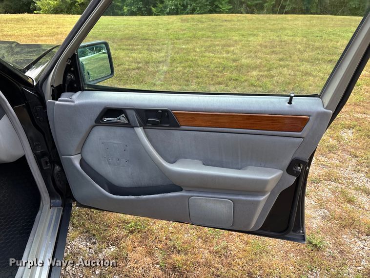 image for item EJ7624 1995 Mercedes-Benz E320 