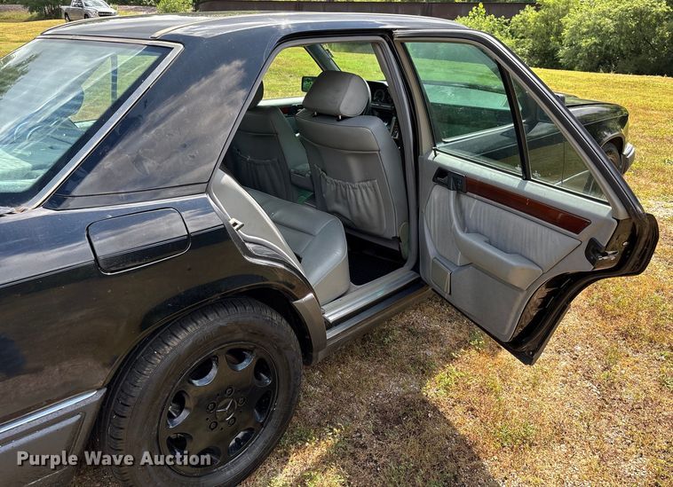 image for item EJ7624 1995 Mercedes-Benz E320 