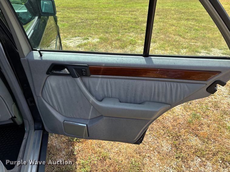 image for item EJ7624 1995 Mercedes-Benz E320 