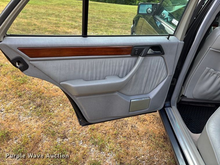 image for item EJ7624 1995 Mercedes-Benz E320 