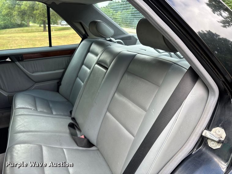 image for item EJ7624 1995 Mercedes-Benz E320 