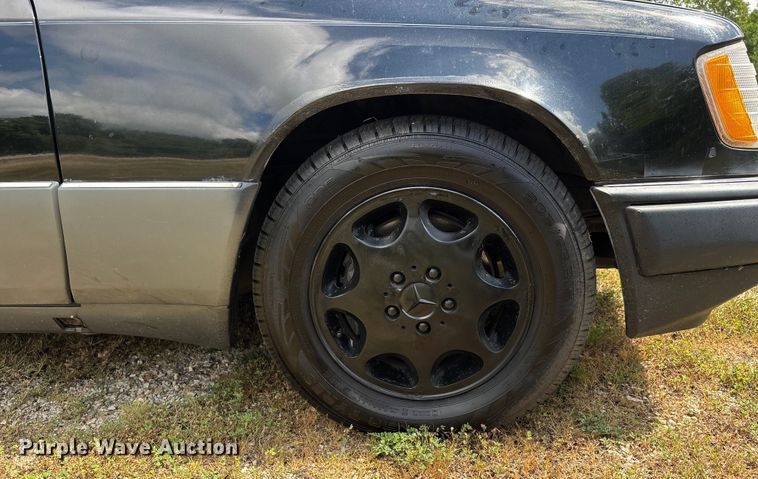 image for item EJ7624 1995 Mercedes-Benz E320 