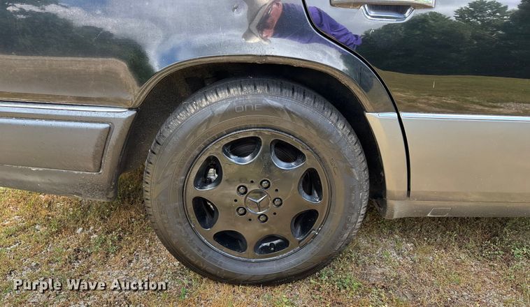 image for item EJ7624 1995 Mercedes-Benz E320 