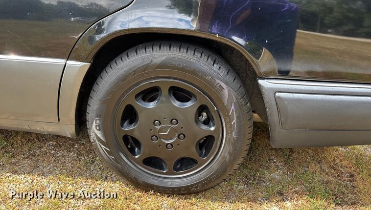 image for item EJ7624 1995 Mercedes-Benz E320 