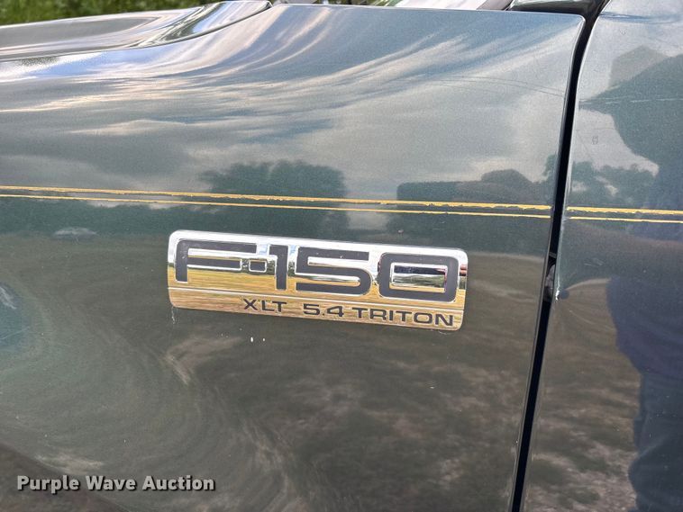 image for item EJ7626 2004 Ford F150 XLT SuperCab pickup truck