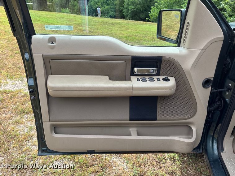 image for item EJ7626 2004 Ford F150 XLT SuperCab pickup truck