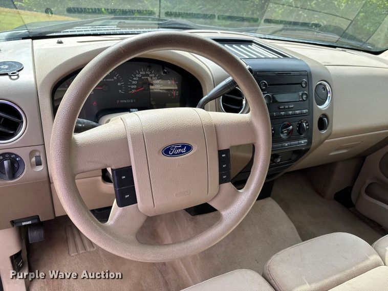 image for item EJ7626 2004 Ford F150 XLT SuperCab pickup truck