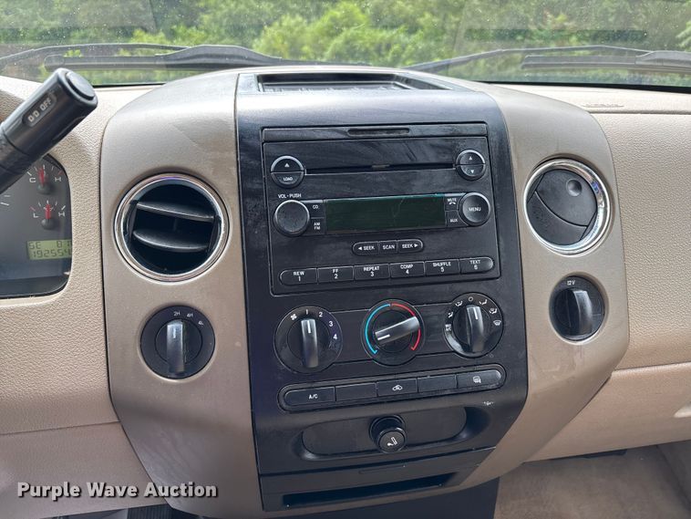 image for item EJ7626 2004 Ford F150 XLT SuperCab pickup truck