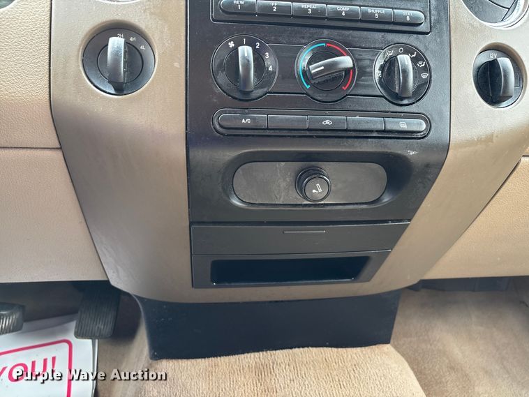 image for item EJ7626 2004 Ford F150 XLT SuperCab pickup truck