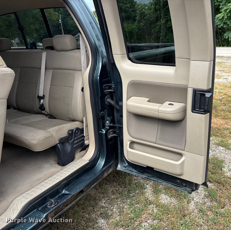 image for item EJ7626 2004 Ford F150 XLT SuperCab pickup truck