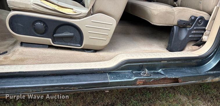 image for item EJ7626 2004 Ford F150 XLT SuperCab pickup truck